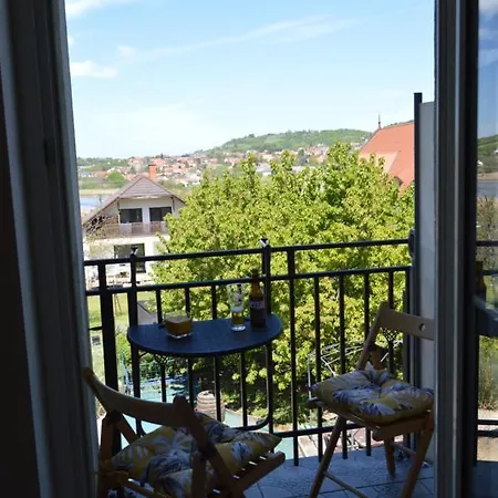 Rebeka Panzio Nocleg ze śniadaniem *