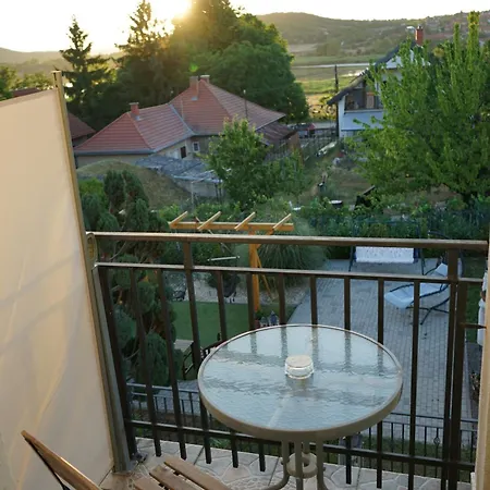 Rebeka Panzio Bed & Breakfast